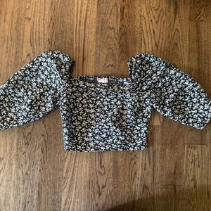 Levi's Black and White Floral Crop Top 💌 (accepting offers)